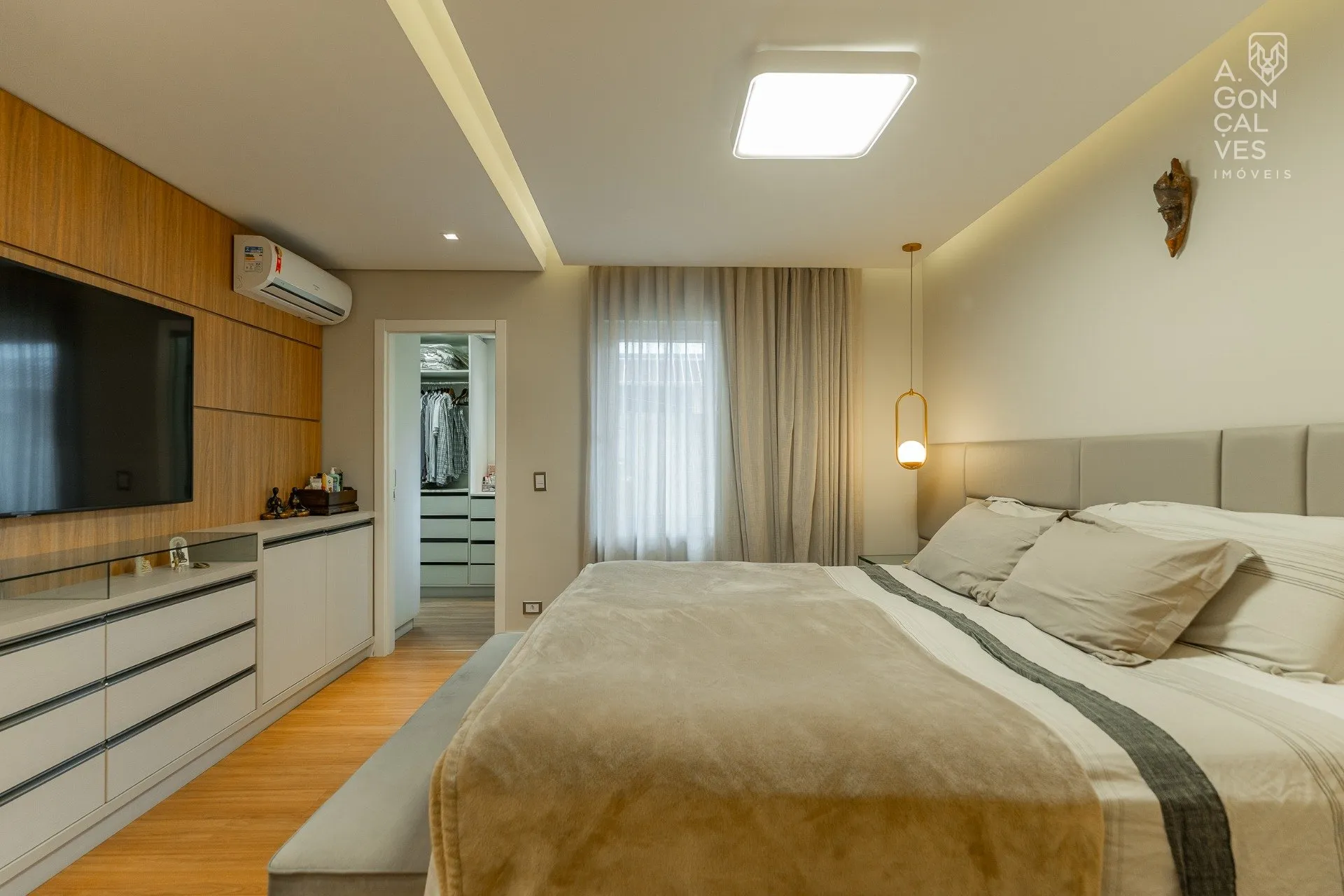 House with 3 bedrooms and an open-plan kitchen — photo 12