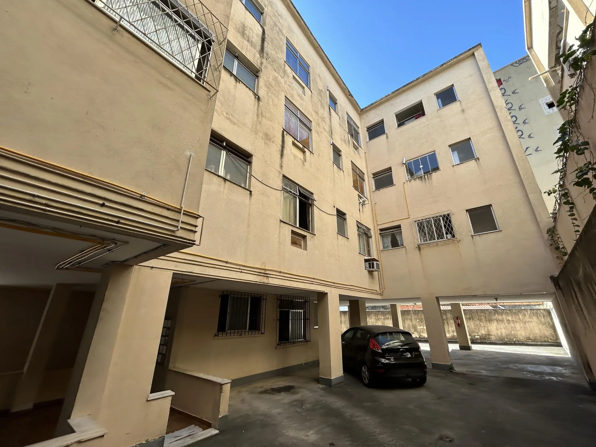 Unfurnished rental apartment with 2 bedrooms and parking — photo 41