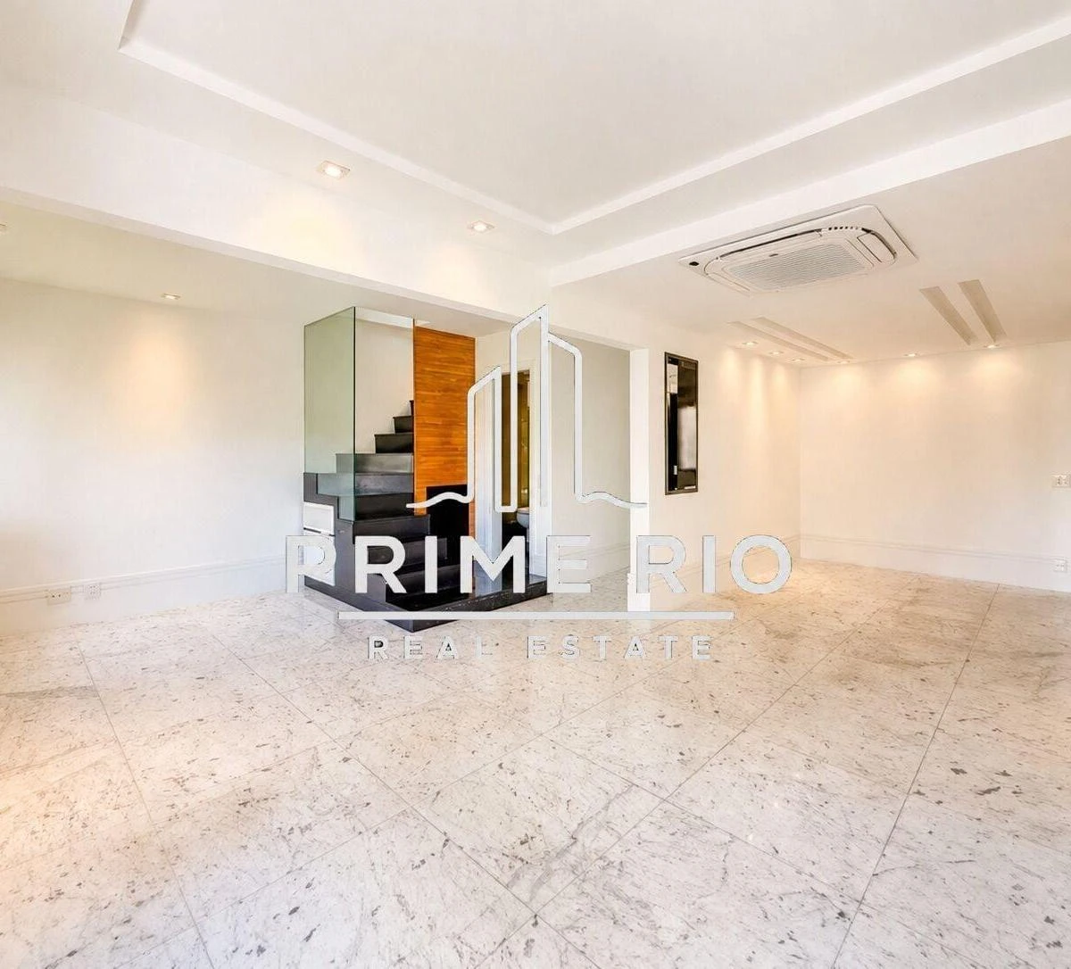 Duplex penthouse with 3 en-suite bedrooms — photo 18