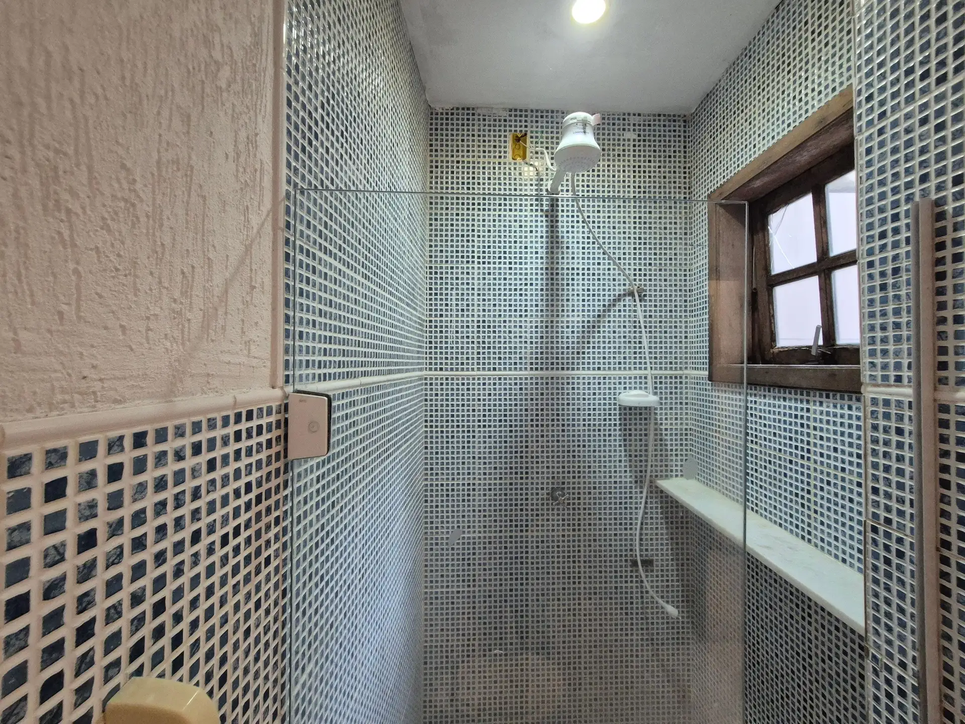 Balcony with a grill in a 3-bedroom house, 150 m² — photo 20