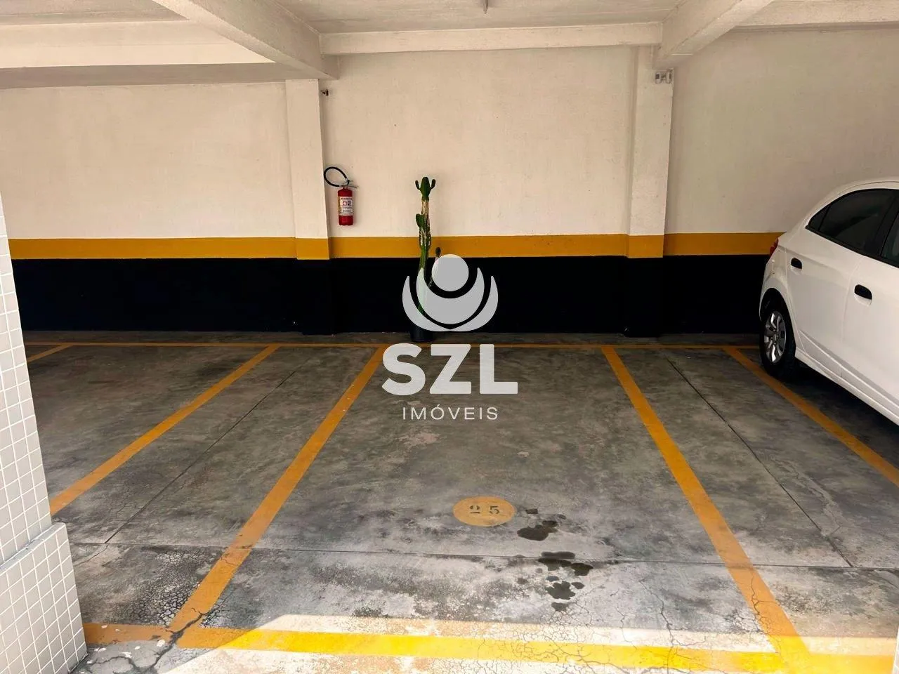 Apartamento com piso de madeira ou laminado, Cabral — photo 19