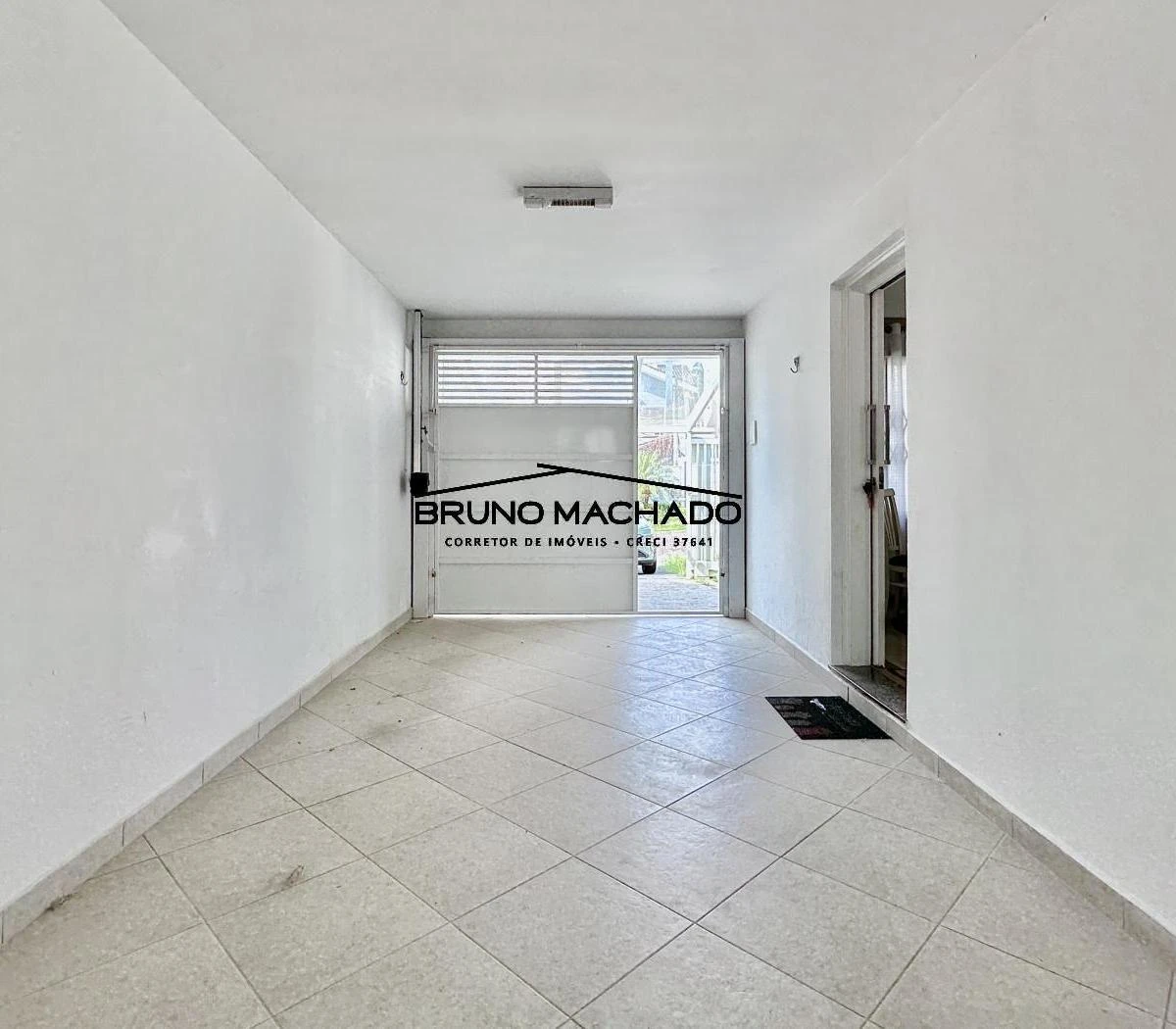 3-bedroom house with a walk-in closet in Curitiba — photo 19