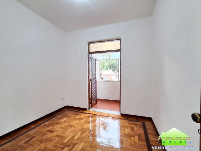 Wood or laminate floors in a 2-bedroom house, 80 m² — photo 8