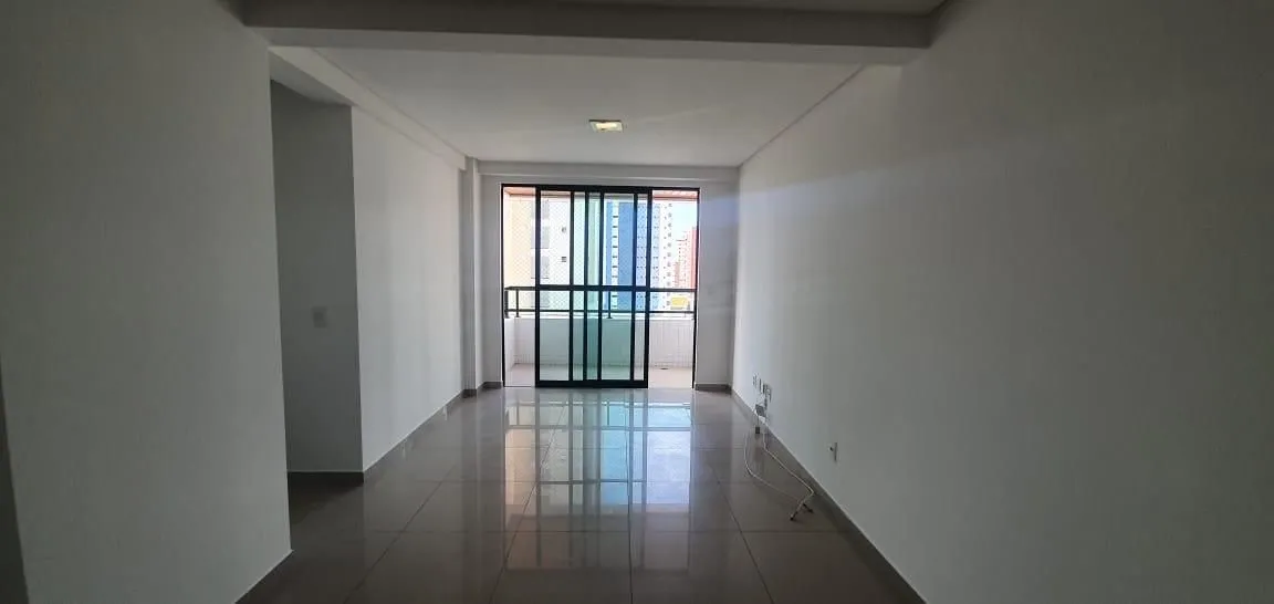 Apartamento de 2 quartos com 2 banheiros e varanda