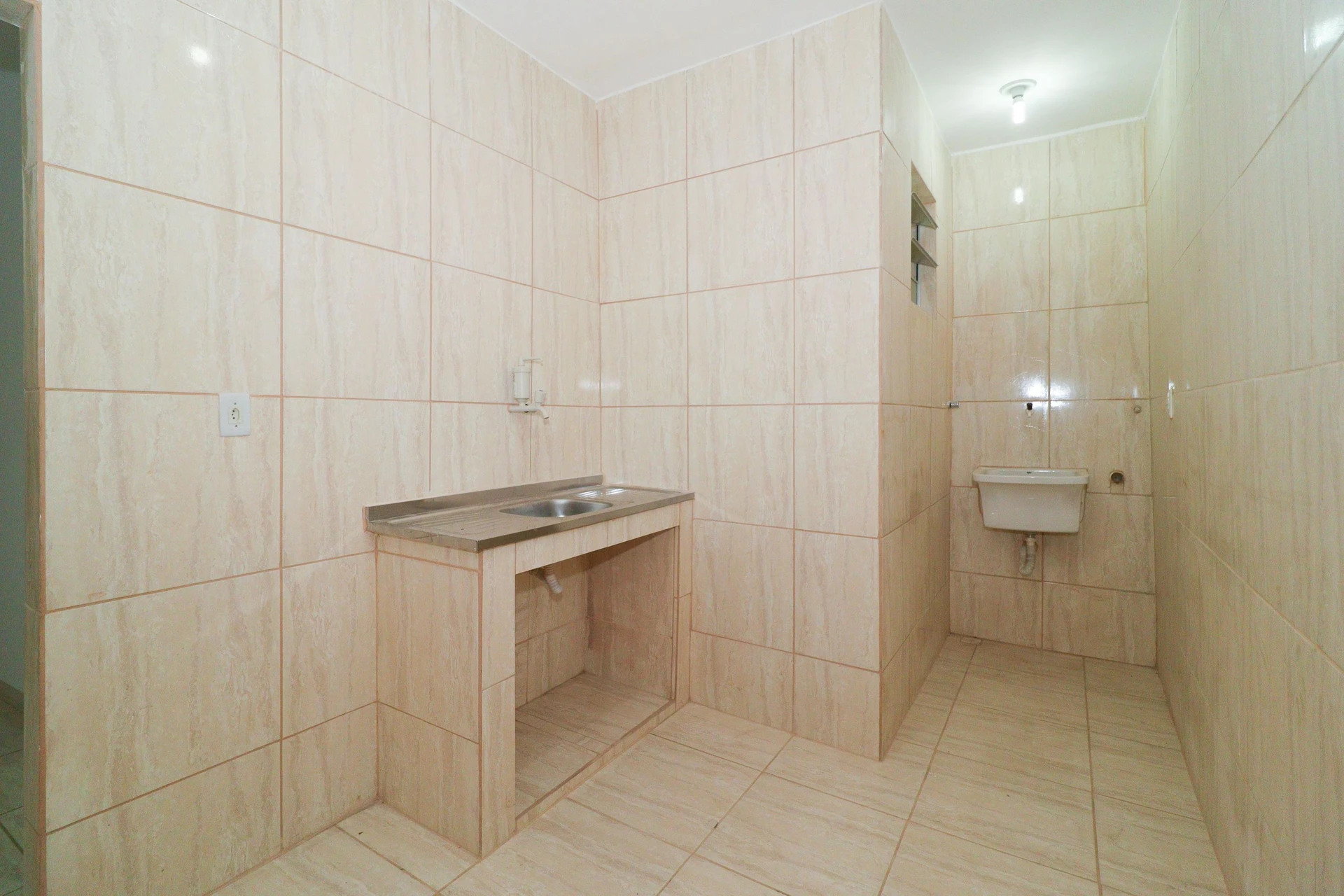 2-bedroom apartment with separate kitchen and no parking — photo 3