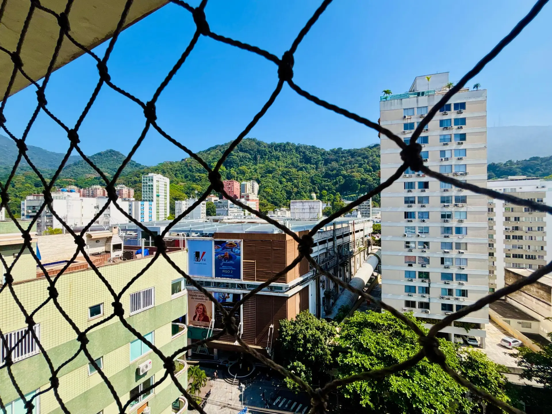 3-bedroom apartment with a mountain view — photo 8