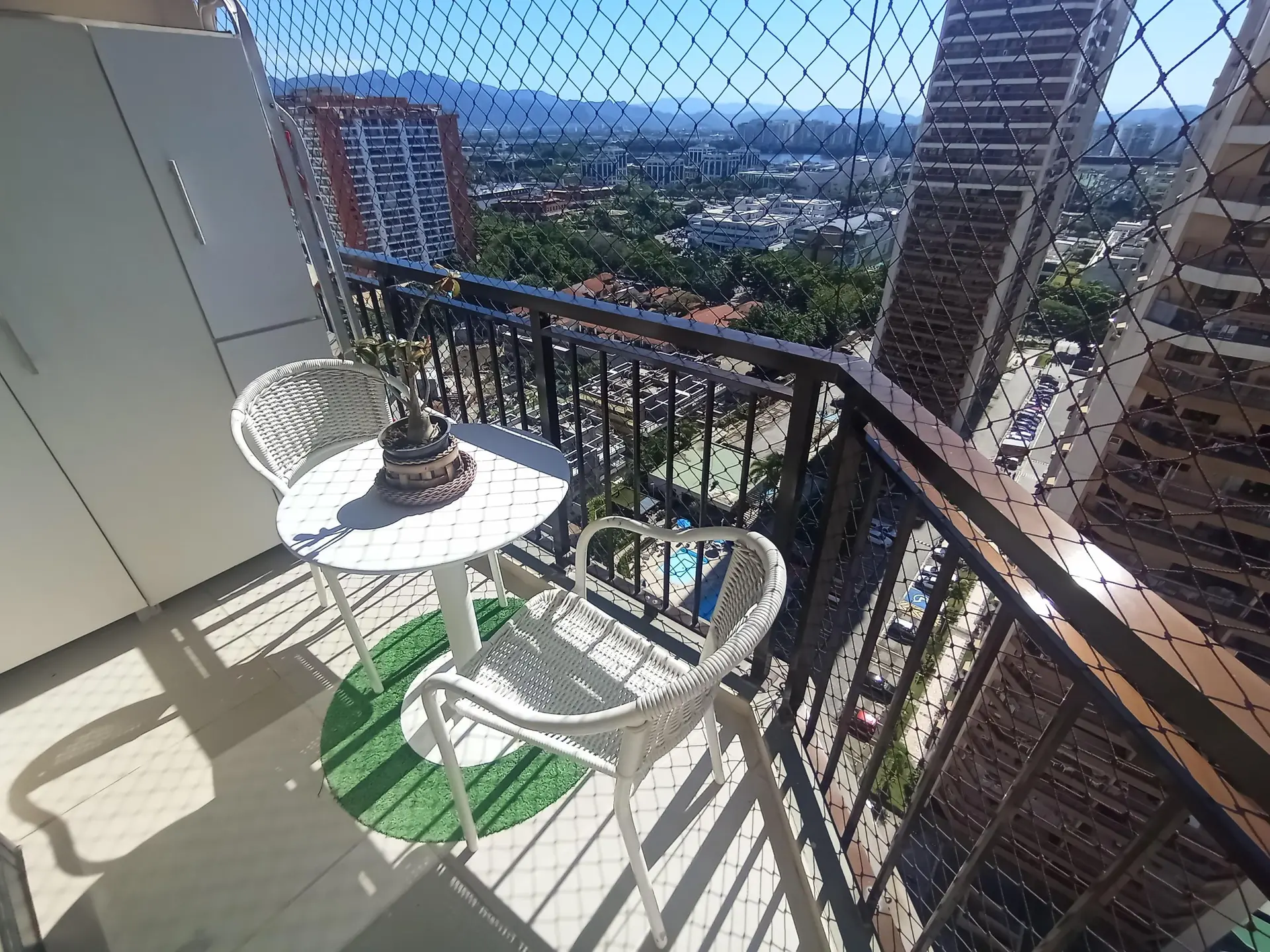 Estudio sin amueblar con balcón y 1 dormitorio en suite — photo 4