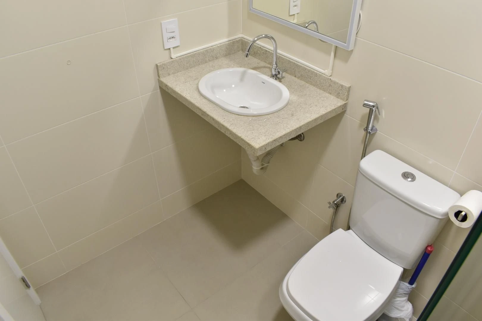 Студія 24 м² з пральною машиною та робочим місцем — photo 26