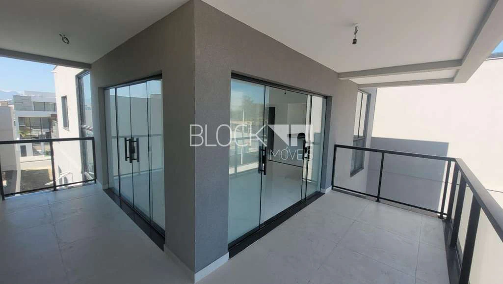 Casa com 6 suítes e cozinha americana aberta com fogão a gás — photo 17