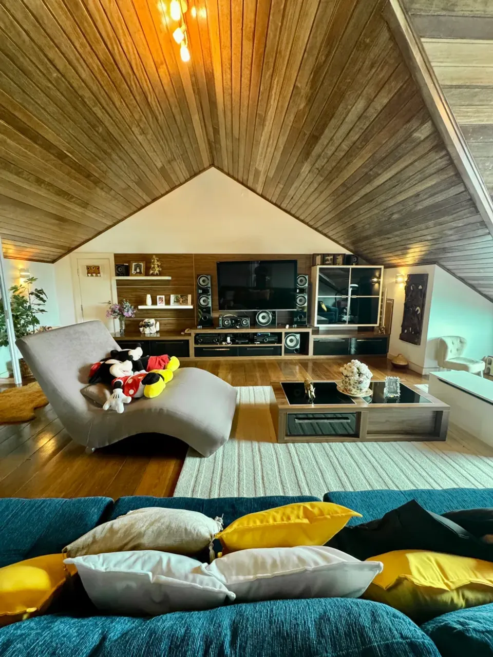 House with glassed-in balcony, 5 bedrooms and 5 baths — photo 3