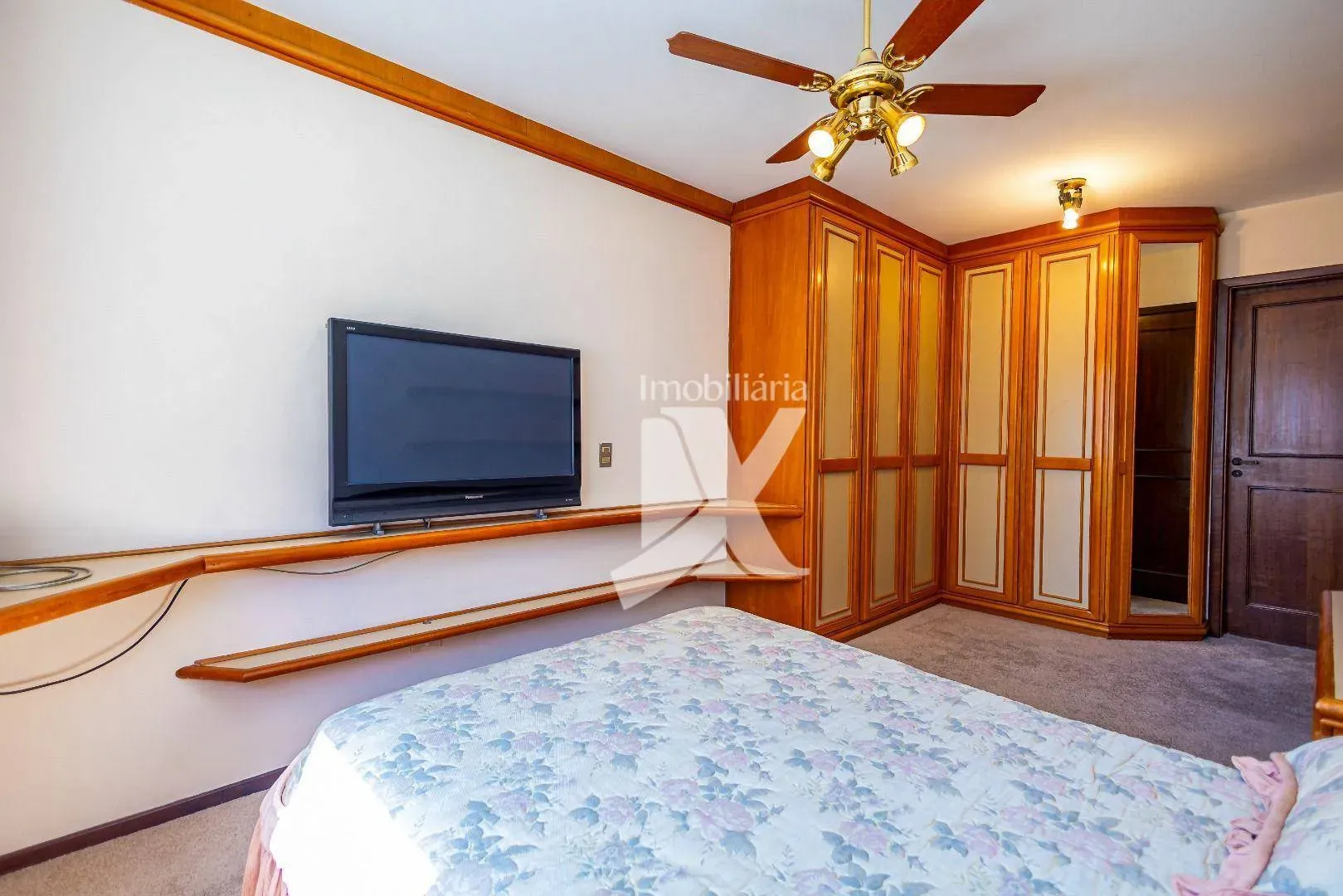 Furnished 3-bedroom apartment with balcony — photo 30