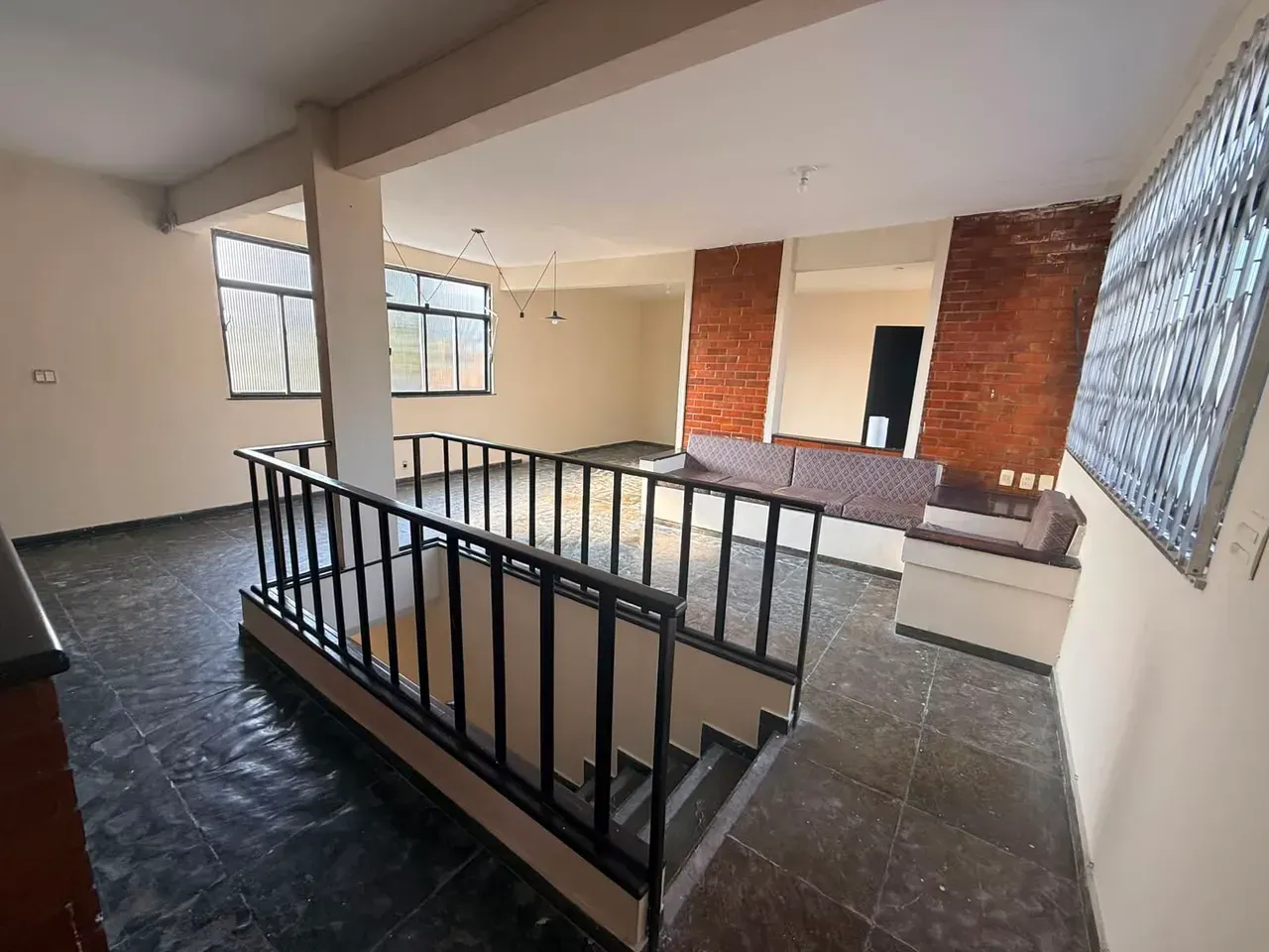 Casa comercial sem mobília com 3 quartos e 4 banheiros — photo 7