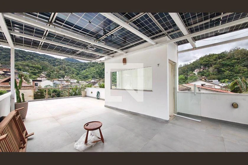 3-bedroom house with 290 m² and open-plan kitchen — photo 4