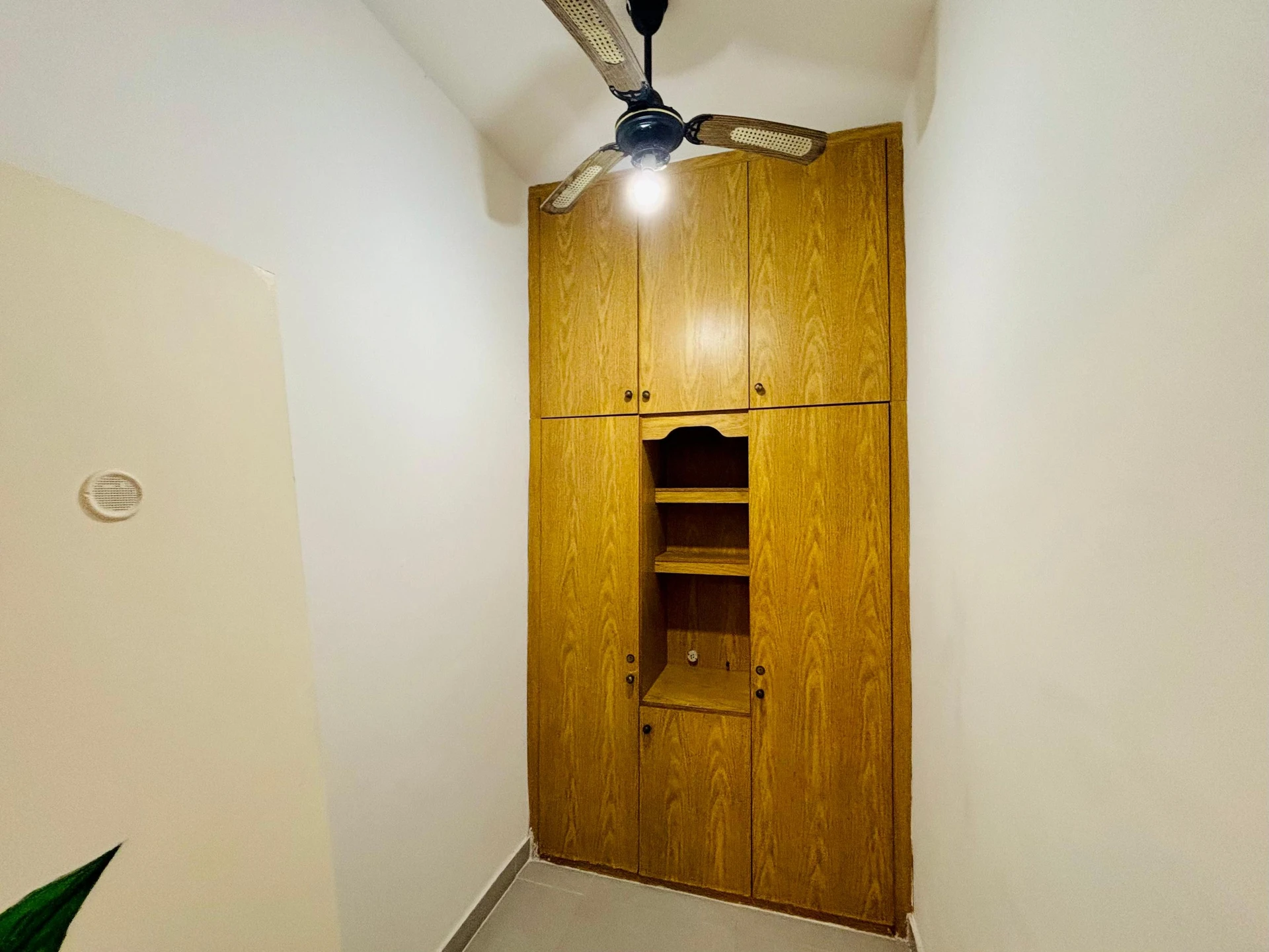 Wood or laminate floors in a 3-bedroom apartment, 110 m² — photo 24