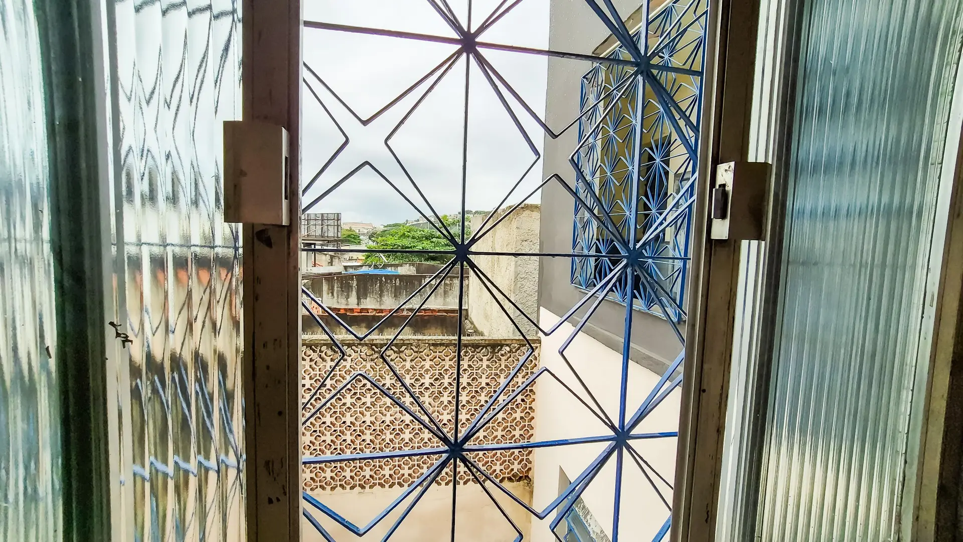 Apartment with no parking, 2 bedrooms and 1 bathroom — photo 24