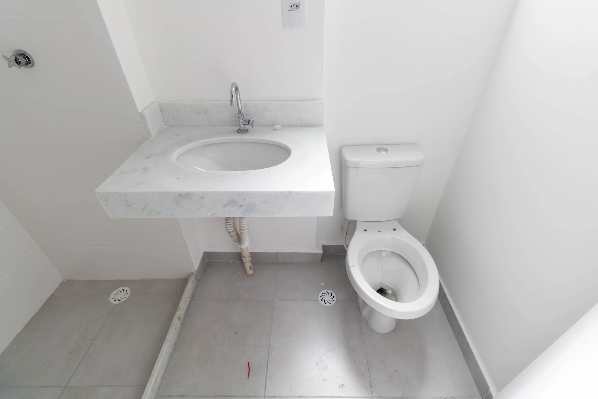 Apartment with 2 bedrooms, 1 en-suite and 1 parking spot — photo 36