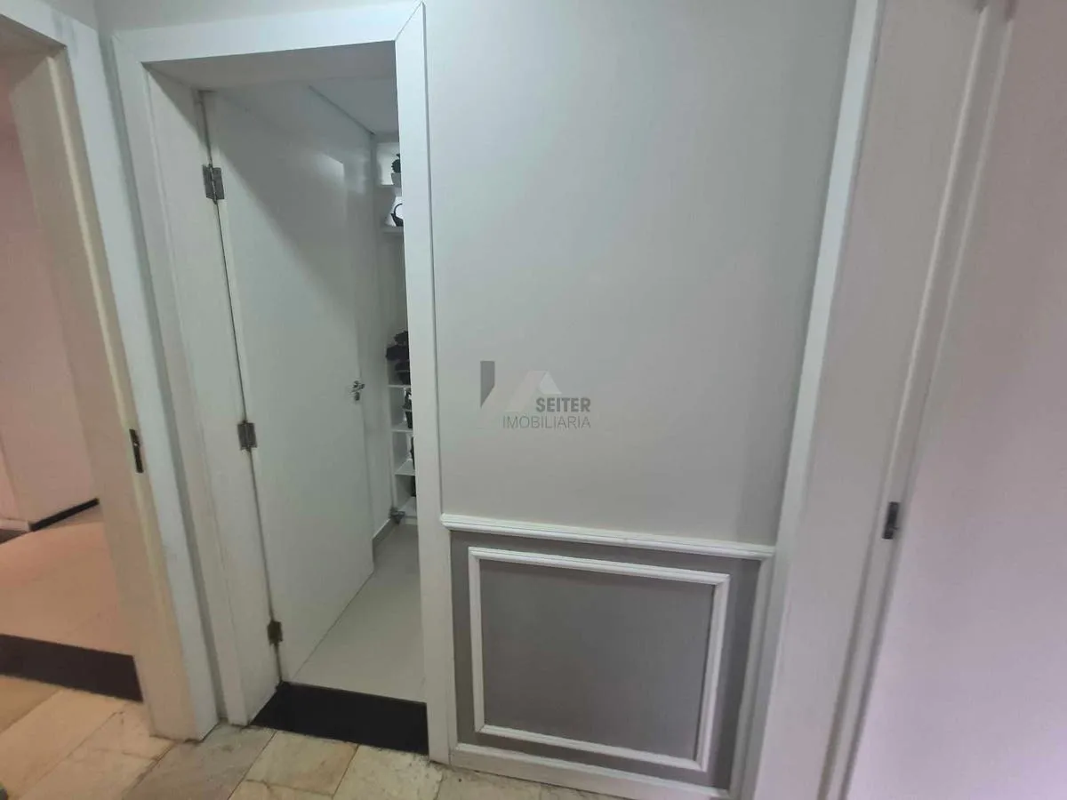 3-bedroom apartment with a glass-enclosed balcony — photo 28