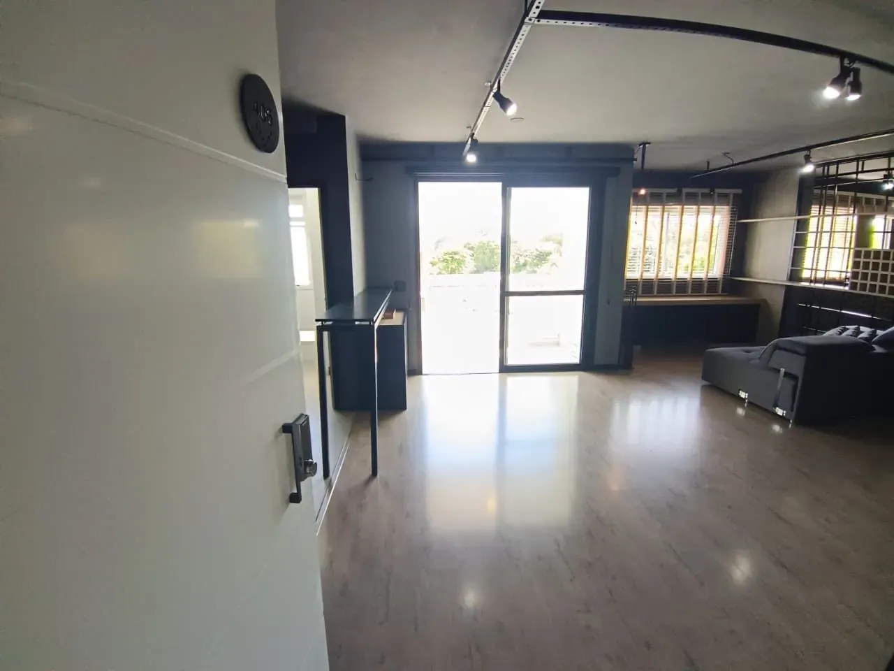 Furnished 96 m² apartment with private BBQ — photo 53