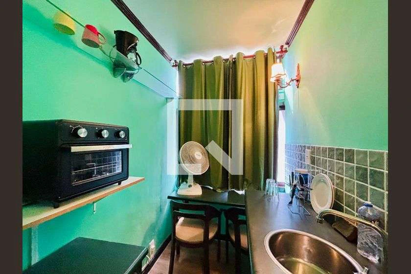 Apartamento de 1 dormitorio de 30 m² con balcón acristalado — photo 2