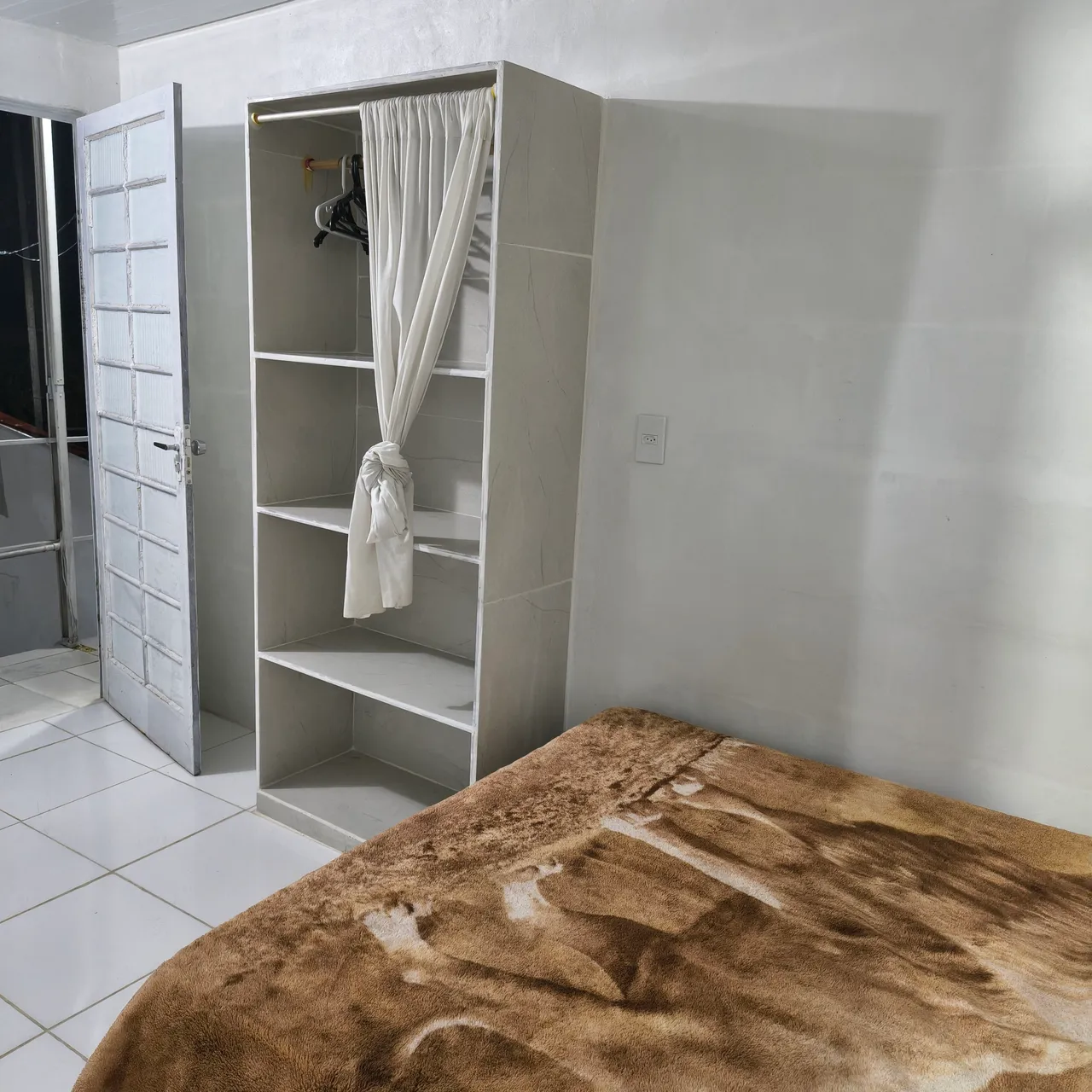 20 m² studio with a home office and a washing machine — photo 6