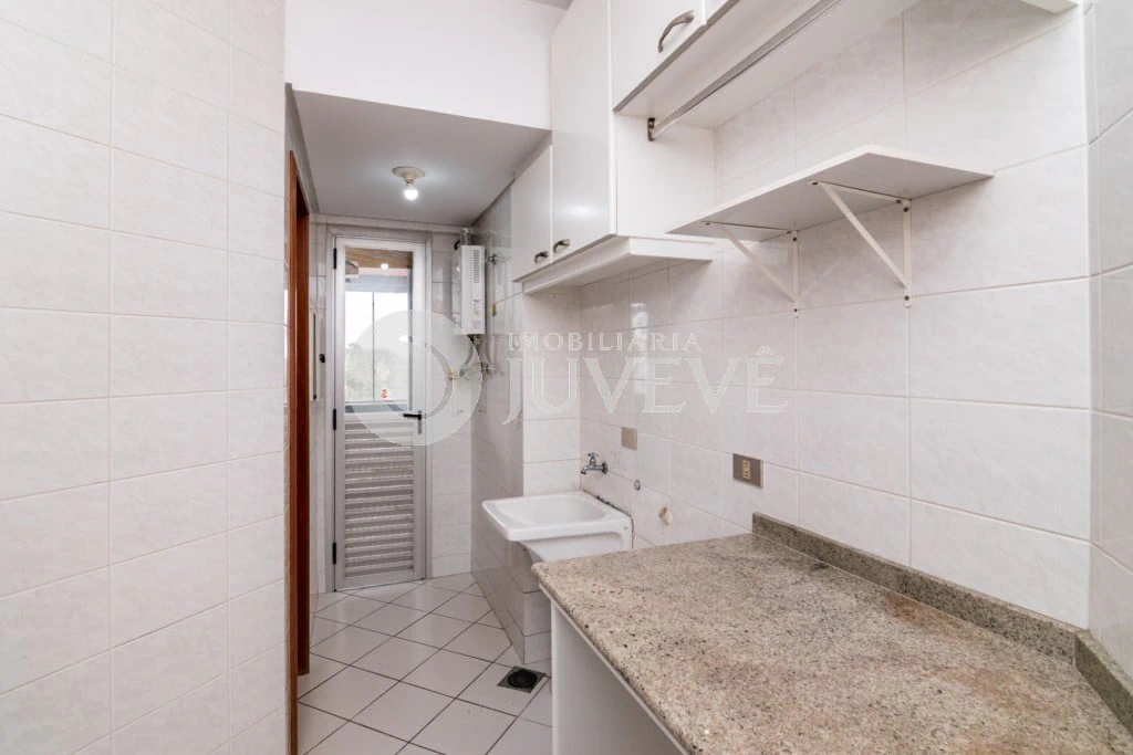 130 m² apartment with a walk-in closet and a bathtub — photo 11