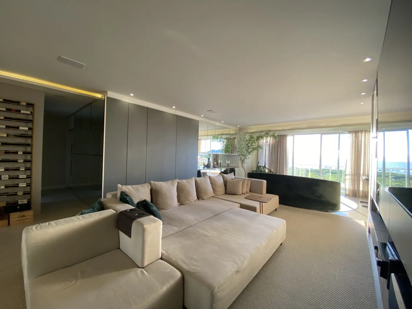 318 m² apartment with a bathtub and a water view — photo 27