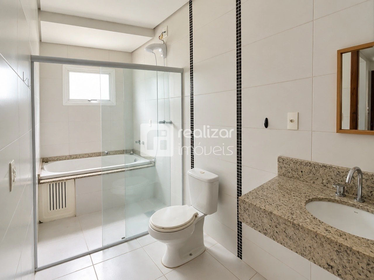 160 m² house with a bathtub and floor-to-ceiling windows — photo 14