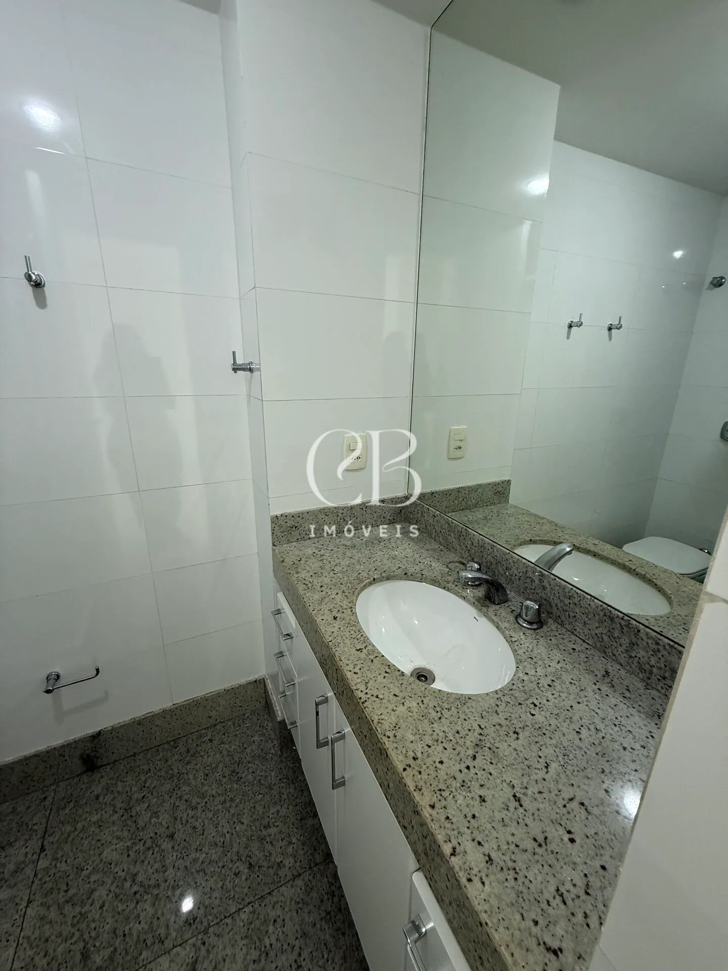 Apartment with 4 bedrooms and a balcony in great condition — photo 19