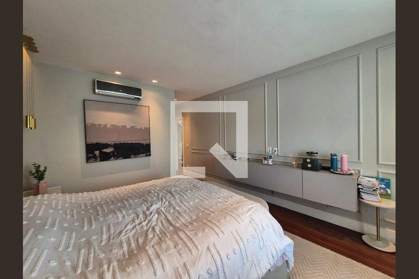 Home office in a 4-bedroom house, 373 m² — photo 48