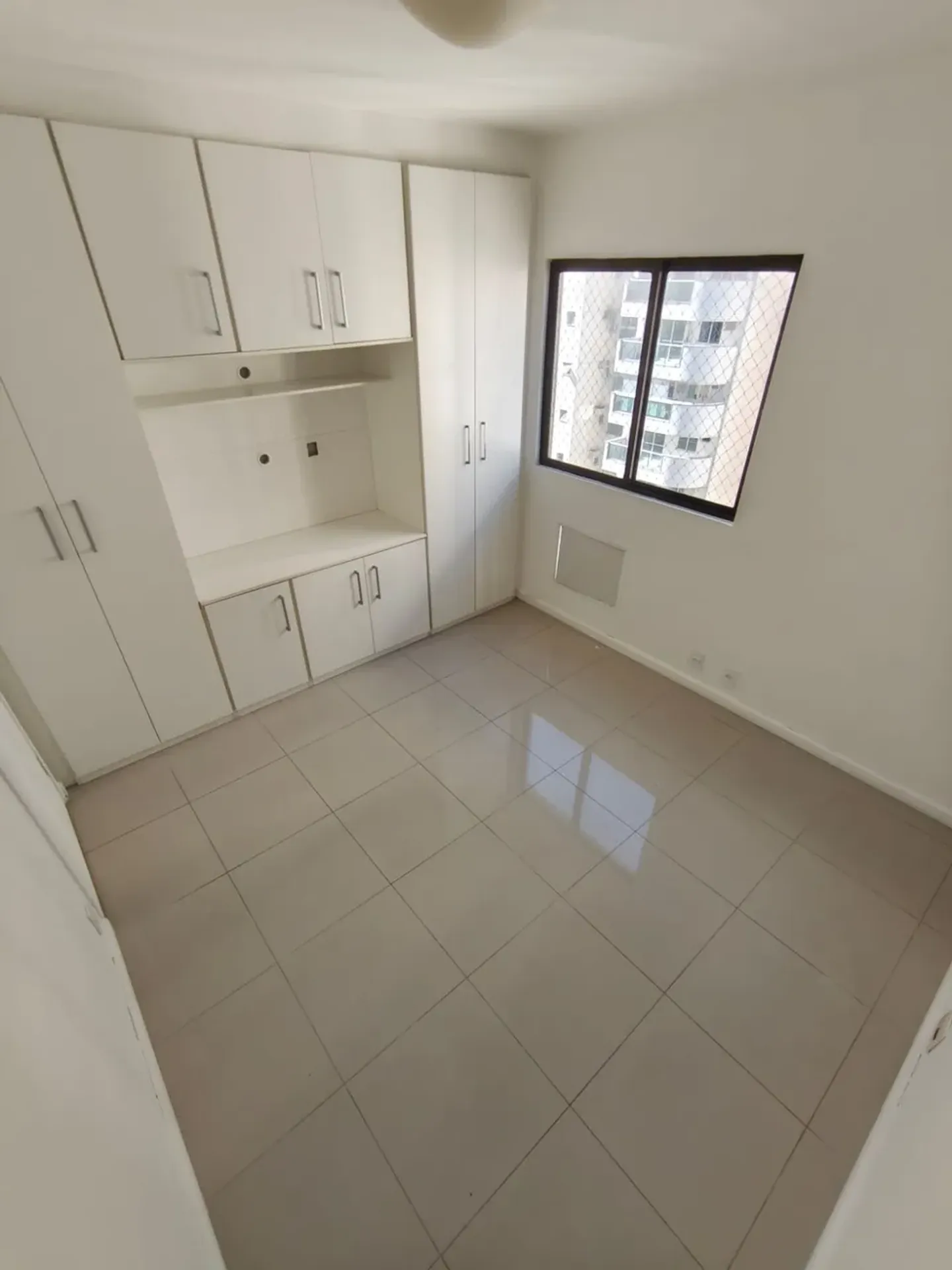 Unfurnished 2-bedroom apartment with 2 bathrooms — photo 26