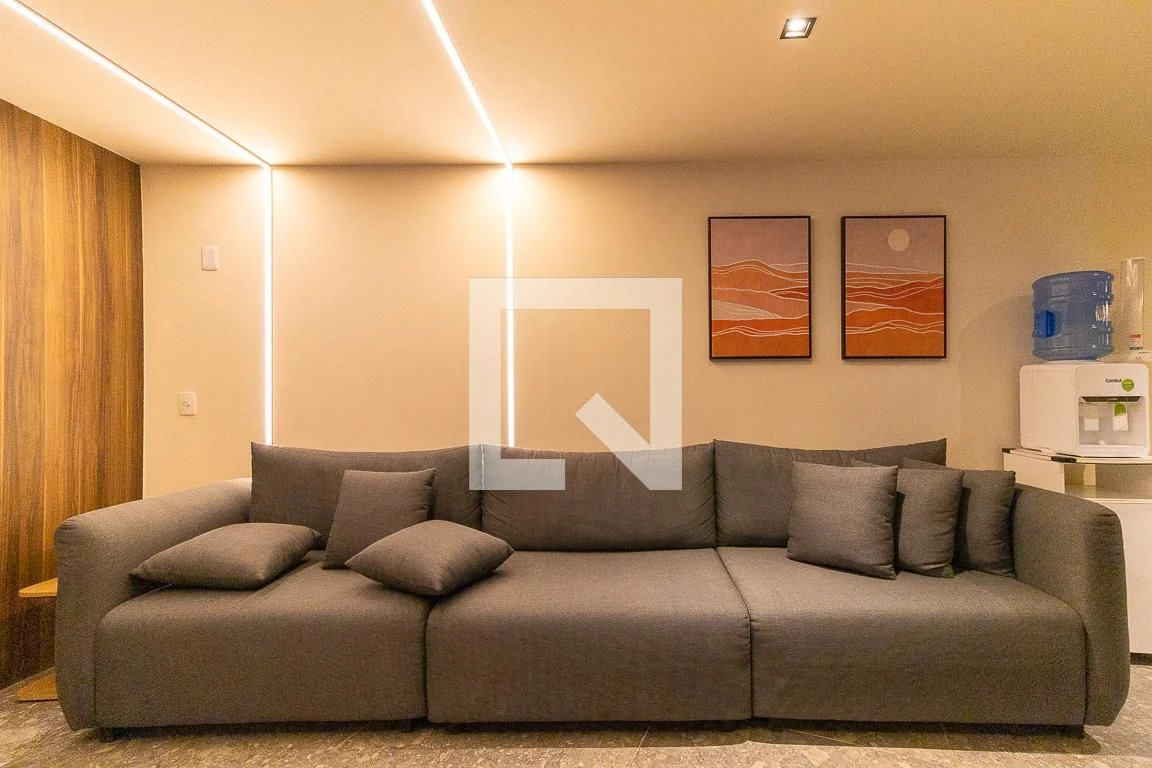 Furnished apartment, 32 m², with floor-to-ceiling windows — photo 7