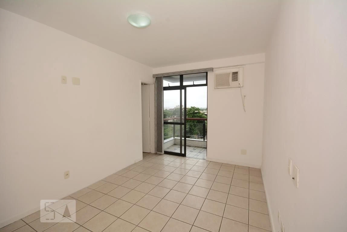 4-bedroom apartment in a building with a pool — photo 33