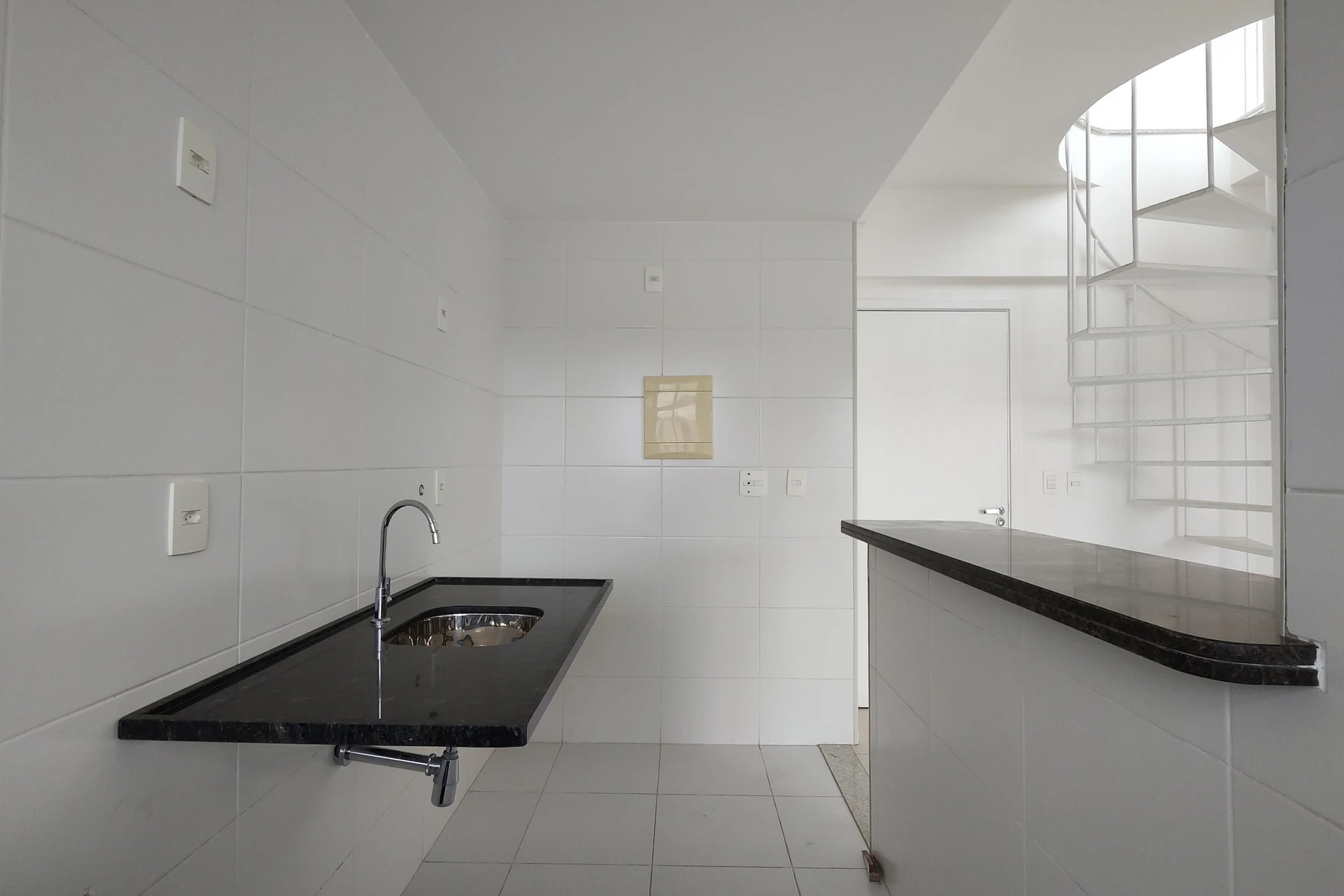 Apartment with 2 bedrooms, balcony and 1 parking space — photo 23