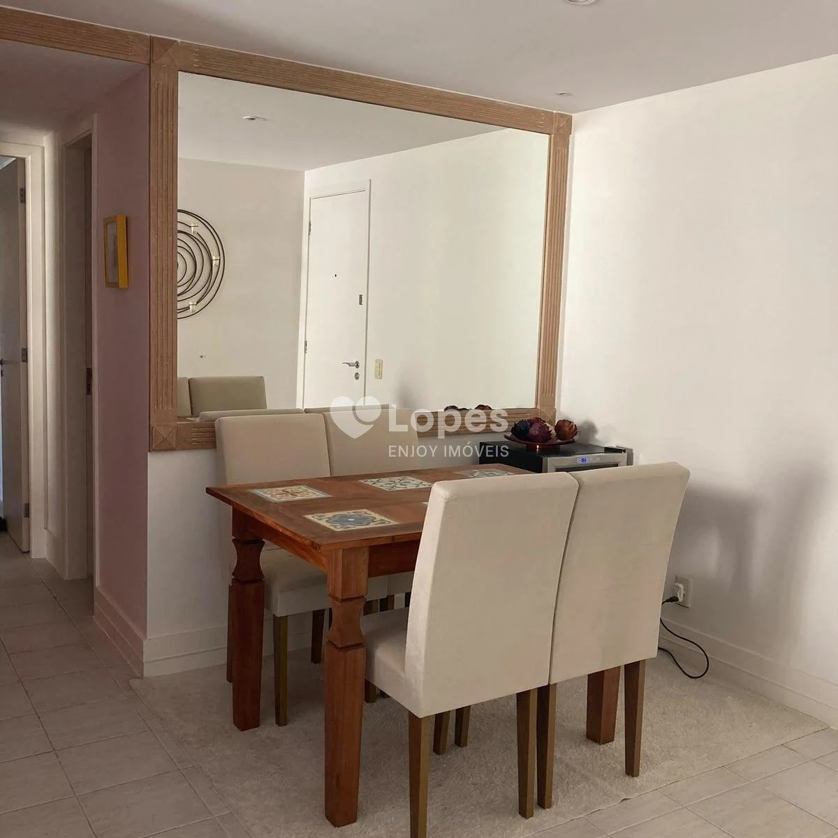 Furnished apartment, 96 m², with a glass-enclosed balcony — photo 4