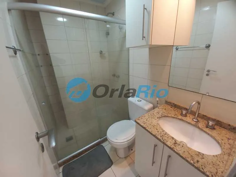 Furnished 1-bedroom apartment with open-plan kitchen — photo 18