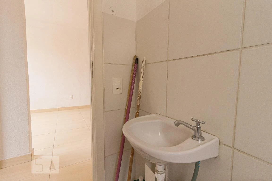 Apartamento sem mobília com cozinha fechada e 2 quartos — photo 49