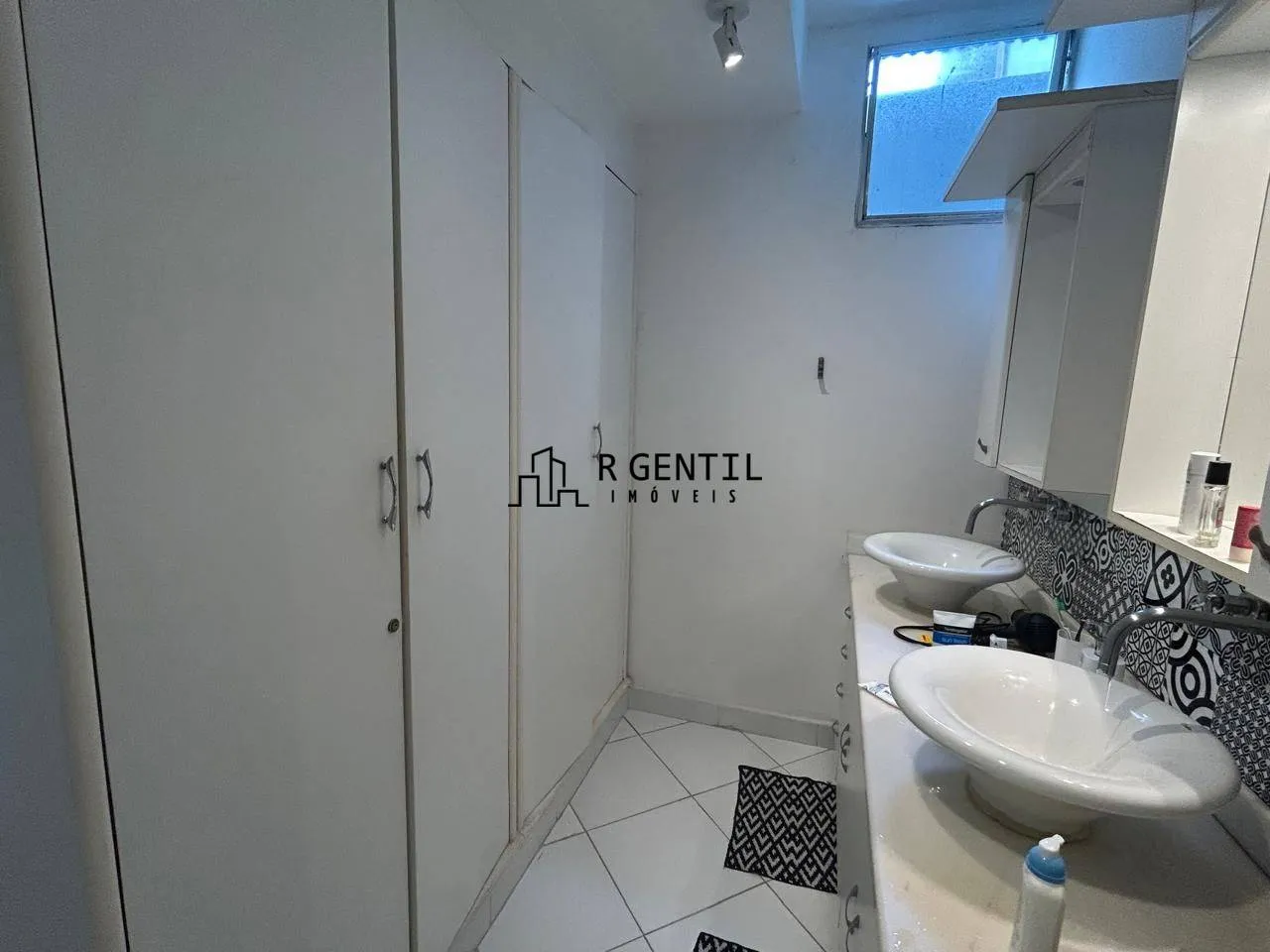 4-bedroom apartment in a building with a sauna — photo 18