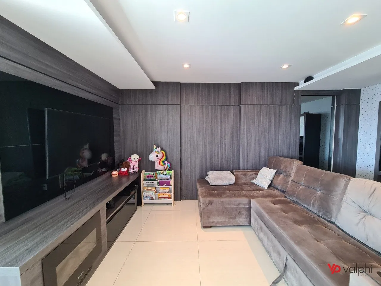 Furnished 2-bedroom apartment with enclosed balcony — photo 6