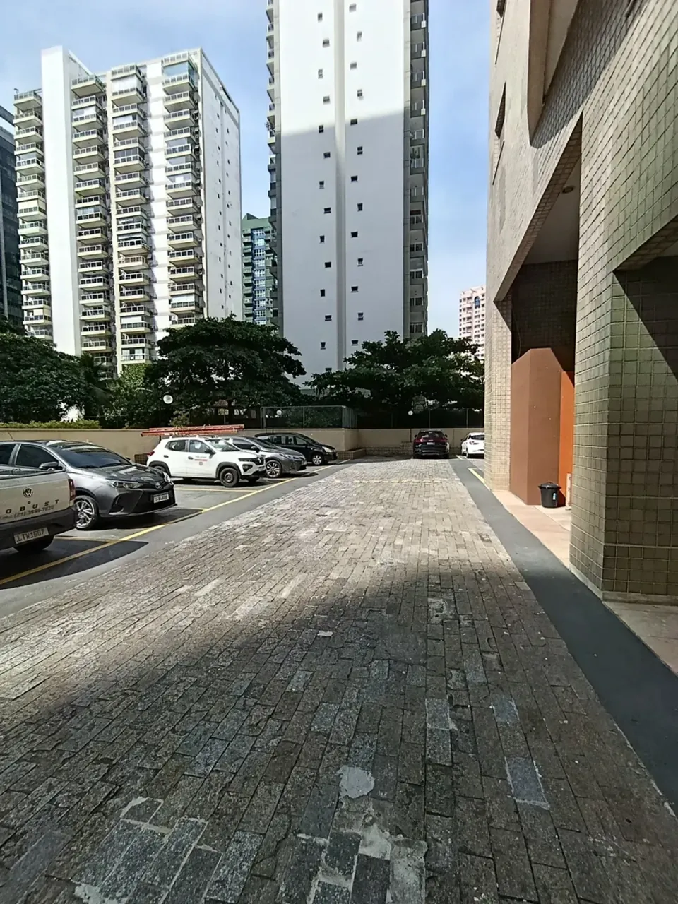 Unfurnished 2-bedroom apartment with a balcony — photo 20