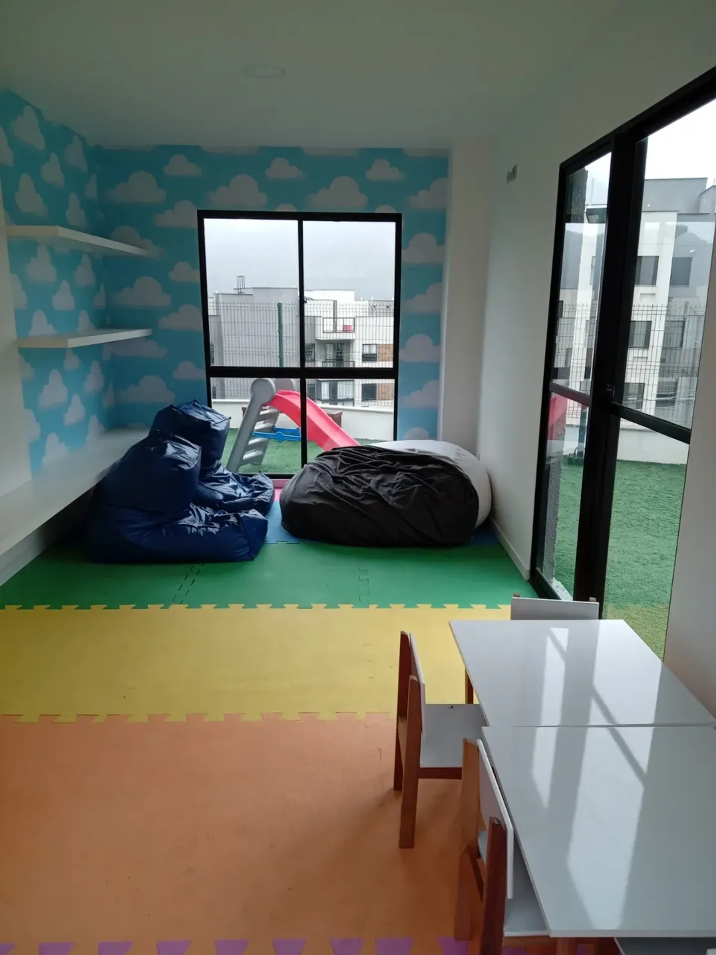 Apartamento com 2 quartos e varanda em bom estado — photo 31