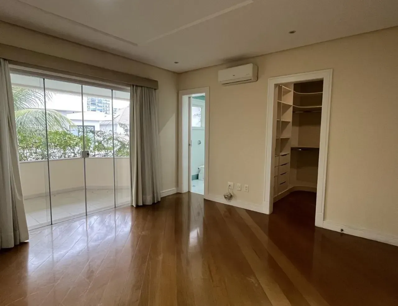 House with 5 bedrooms and 5 bathrooms, 830 m² — photo 24