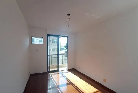 Apartment on the 1st floor with a glass-enclosed balcony — photo 14