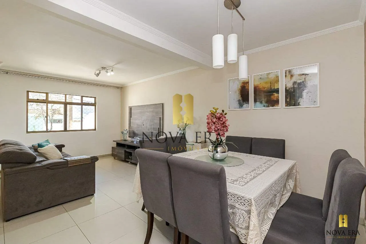 Quadriplex house with 4 bedrooms and 3 parking spaces