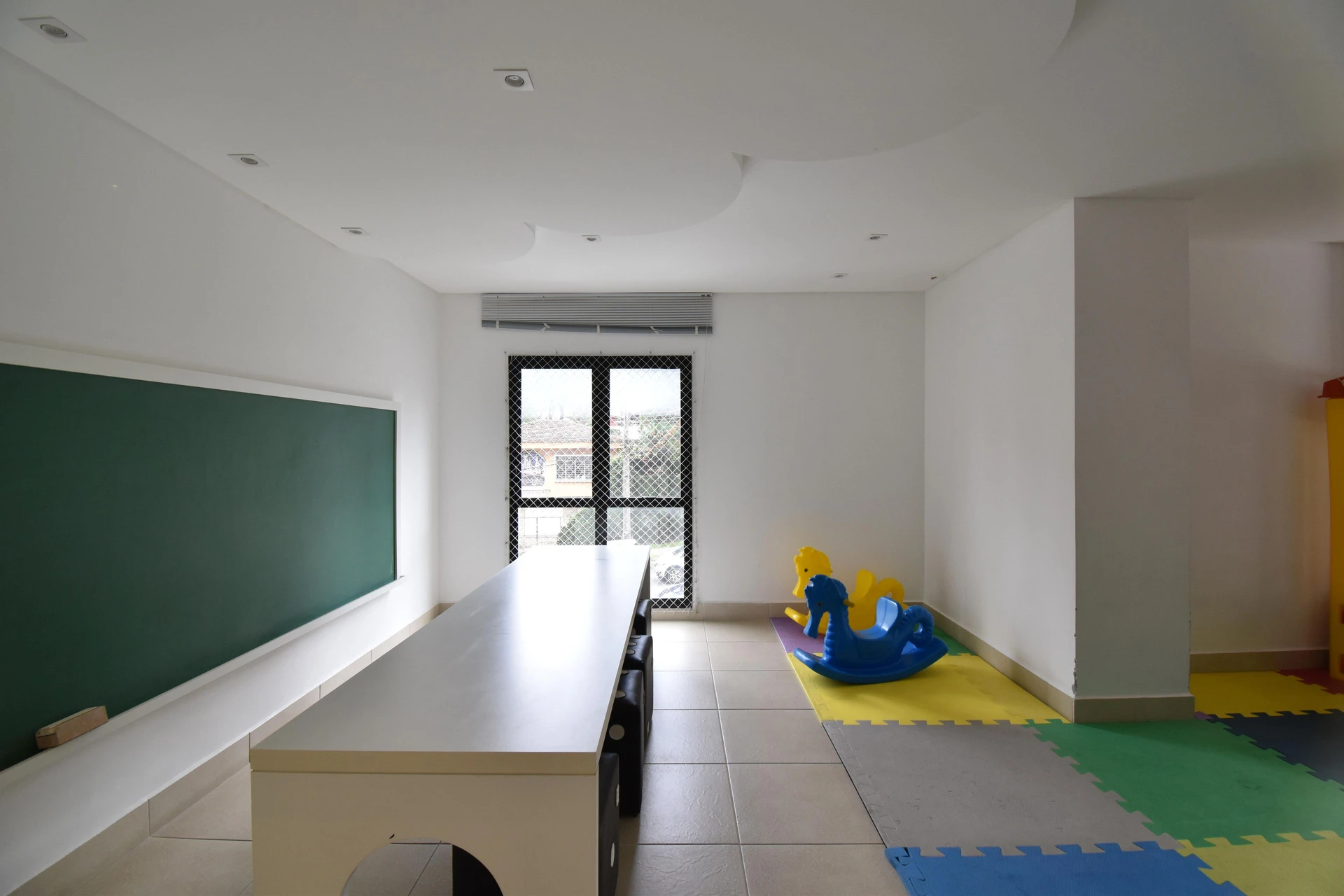 Furnished apartment, 48 m², with a glass-enclosed balcony — photo 38