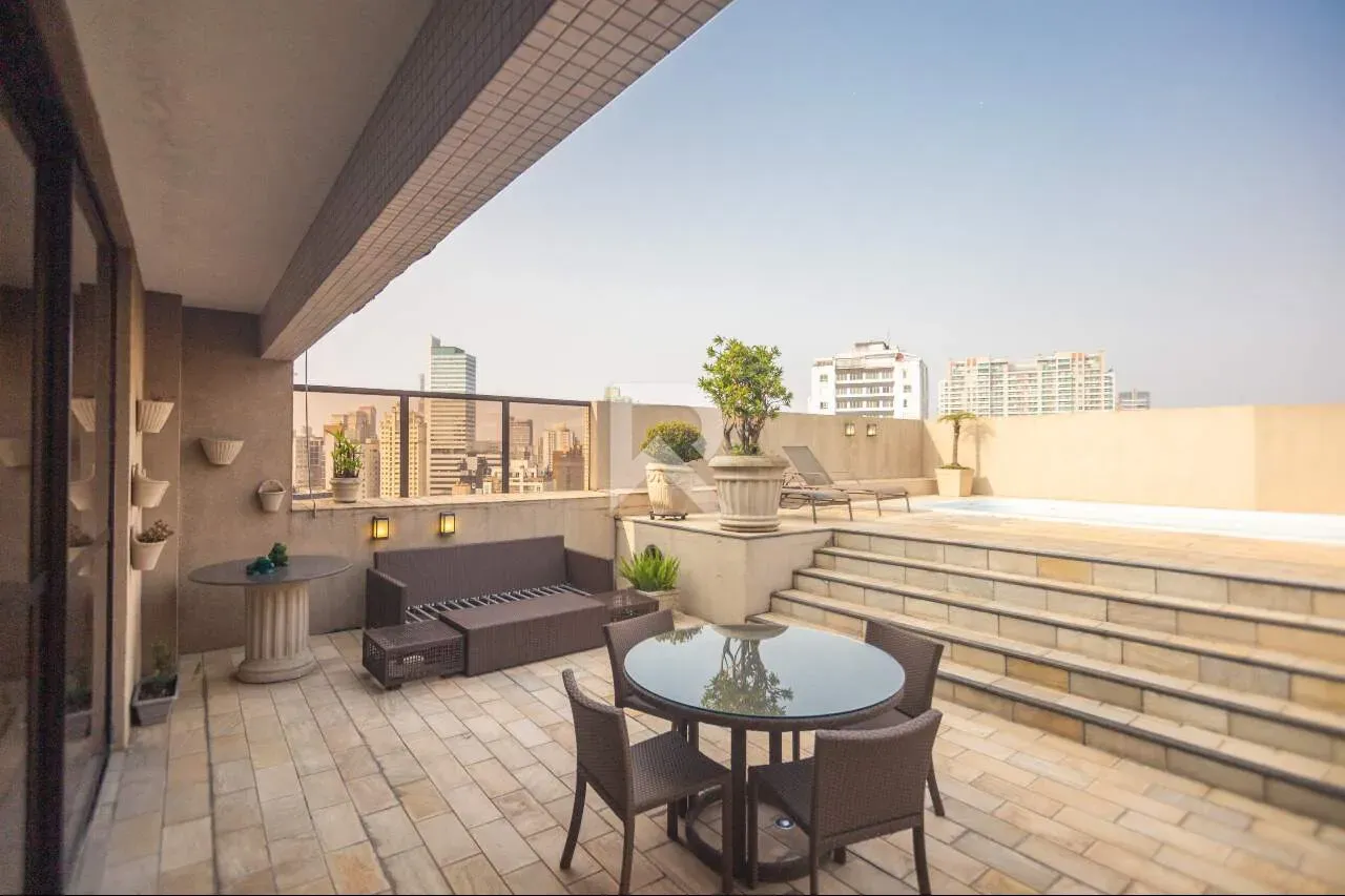 629 m² apartment with 4 en-suite bedrooms and 4 parking