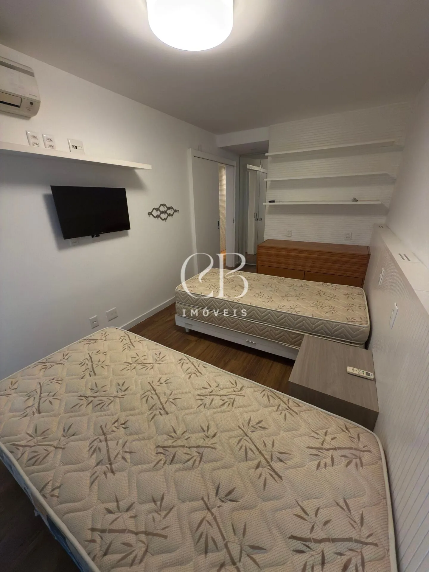 Furnished 2-bedroom apartment with en-suite bathrooms — photo 30
