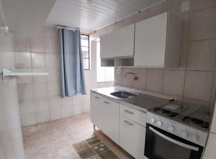 Well-kept unfurnished 2-bedroom apartment with parking — photo 2