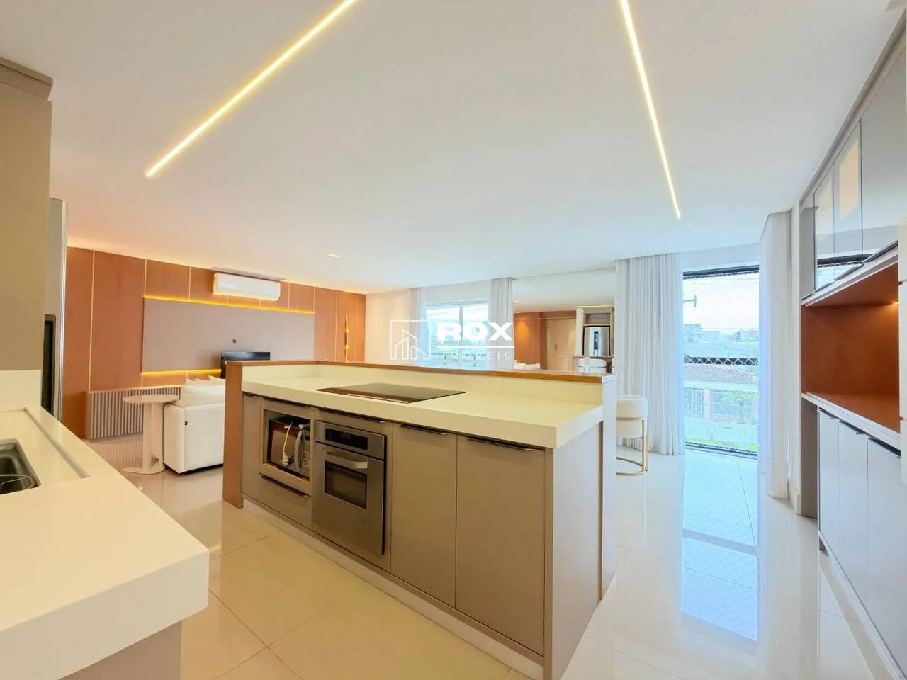 3-bedroom apartment with a jacuzzi in Curitiba — photo 38
