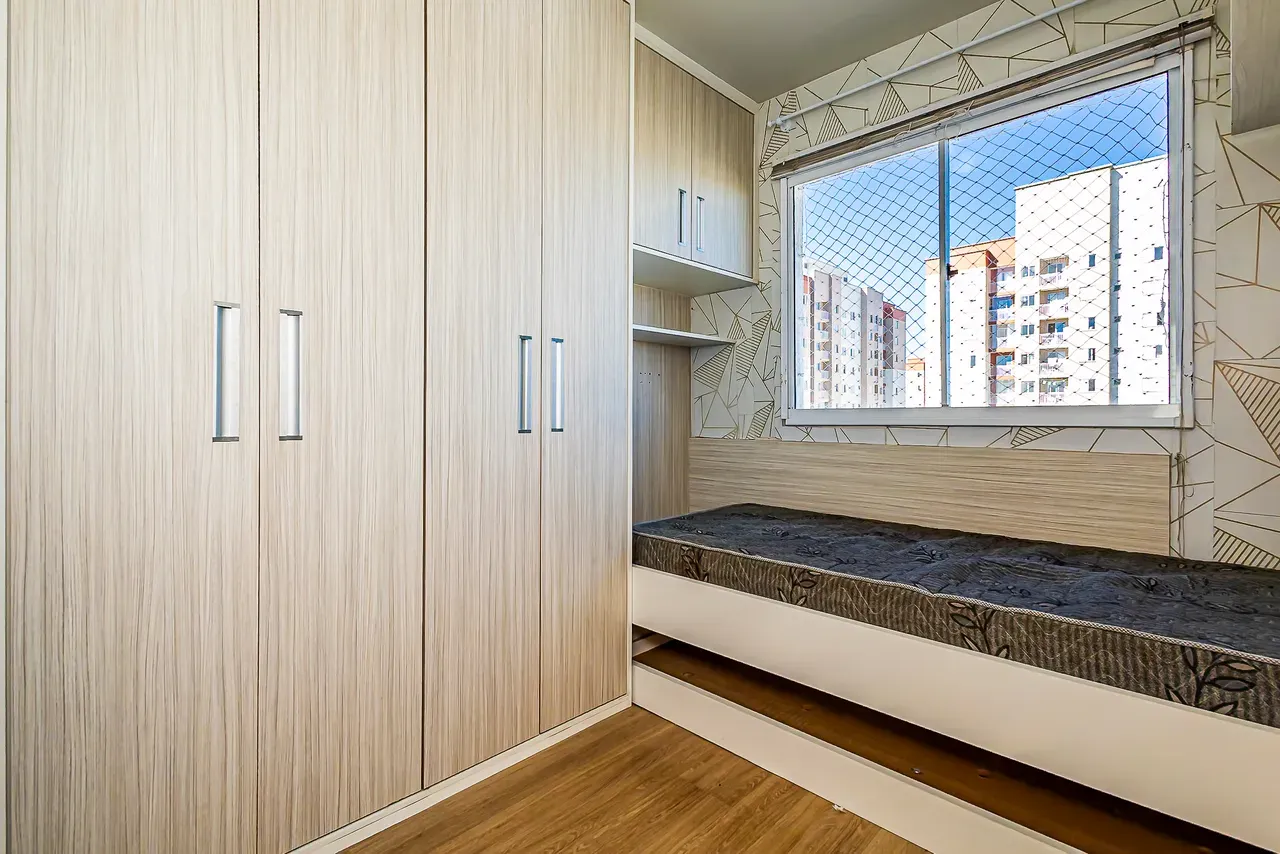 2-bedroom apartment with wood or laminate floors in Curitiba — photo 16