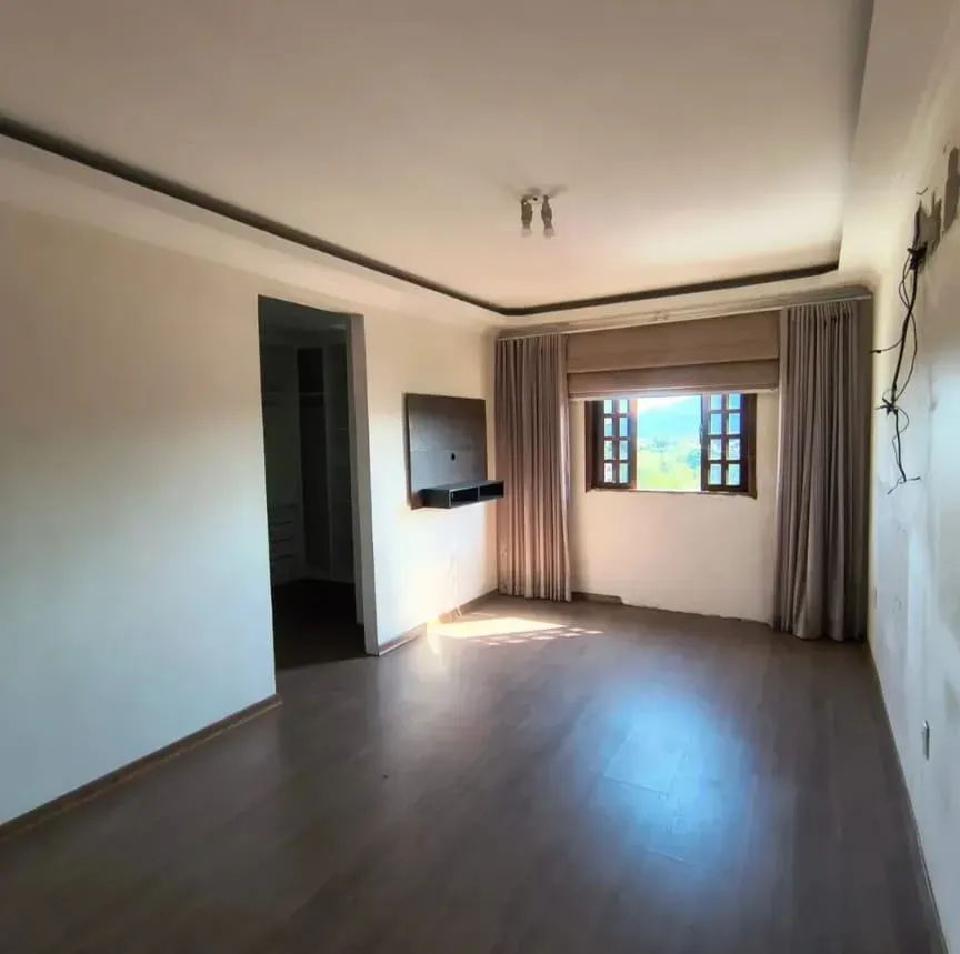 House, 350 m², with a walk-in closet — photo 16